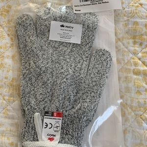 No Cry Gloves Medium